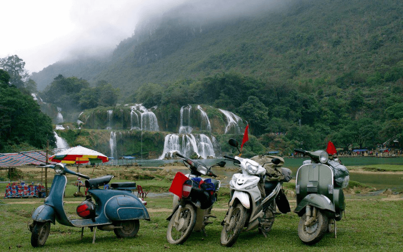 Ban Gioc waterfall tour by motorbike