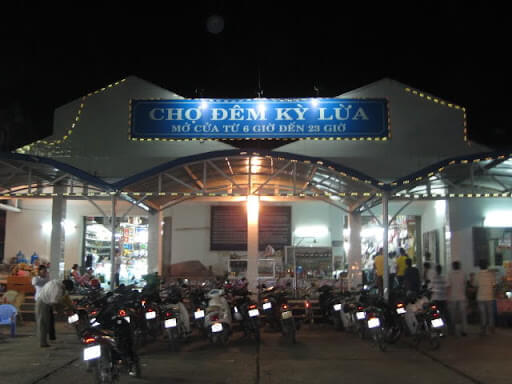 Ky Lua night market