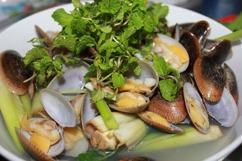 Steamed Clams With Lemongrass