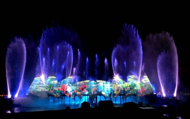 Watch water music performance at Vinpearl Land - Top 8 nightlife places in Nha Trang that you should go