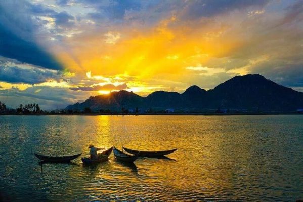 Thi Nai Lagoon - Top 10 most famous tourist destinations in Quy Nhon
