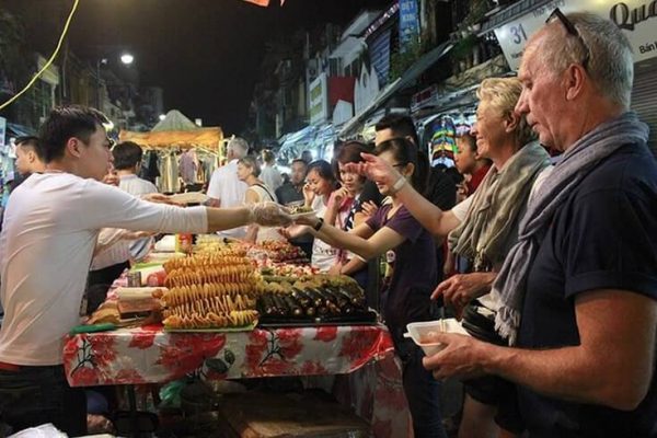 Food Street in Ha Long - Top 7 most "hot" nightlife places in Ha Long