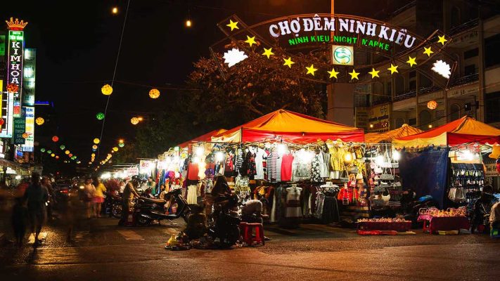 Ninh Kieu Wharf Night Market