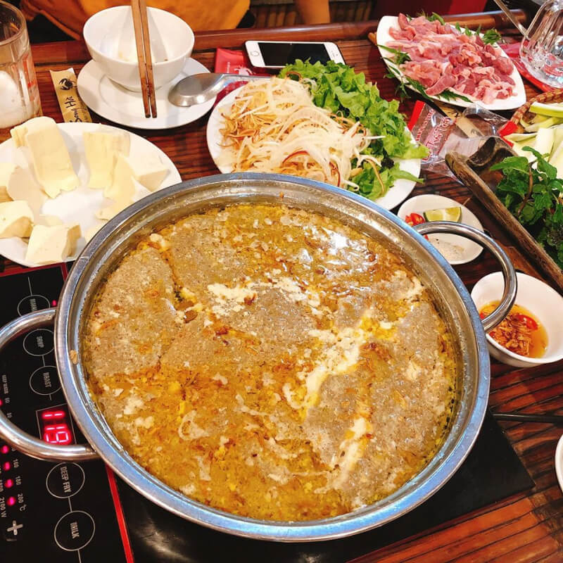 Grilled Crab Hot Pot in Da Nang - Bò Ú - Top 3 best crab paste vermicelli soup restaurant in Da Nang