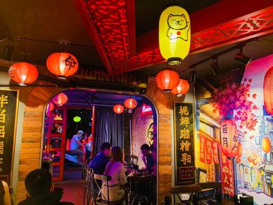 Quan Nho with bold Hong Kong style in the heart of Hanoi