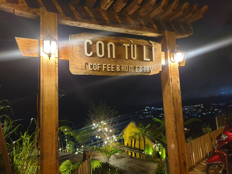 Coffee Shop & Homestay Con Tu Li