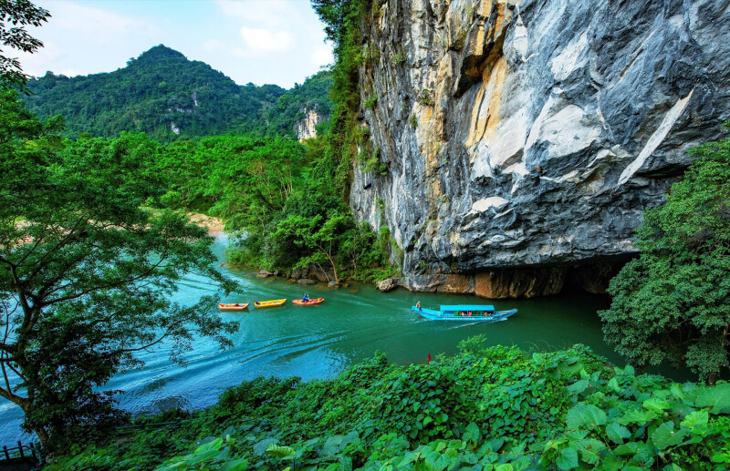 Explore caves in Quang Binh