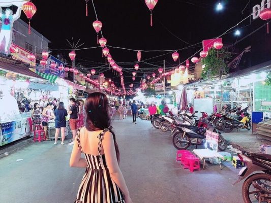 Be wary of travel services for sale at the night market