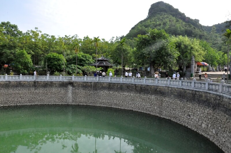 The pagoda has the largest jade well in Vietnam