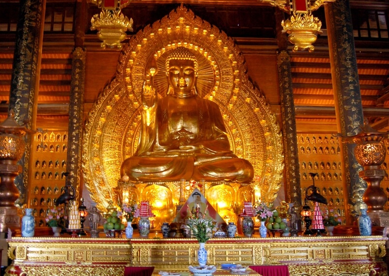 Asia's largest gold-plated bronze Buddha statue