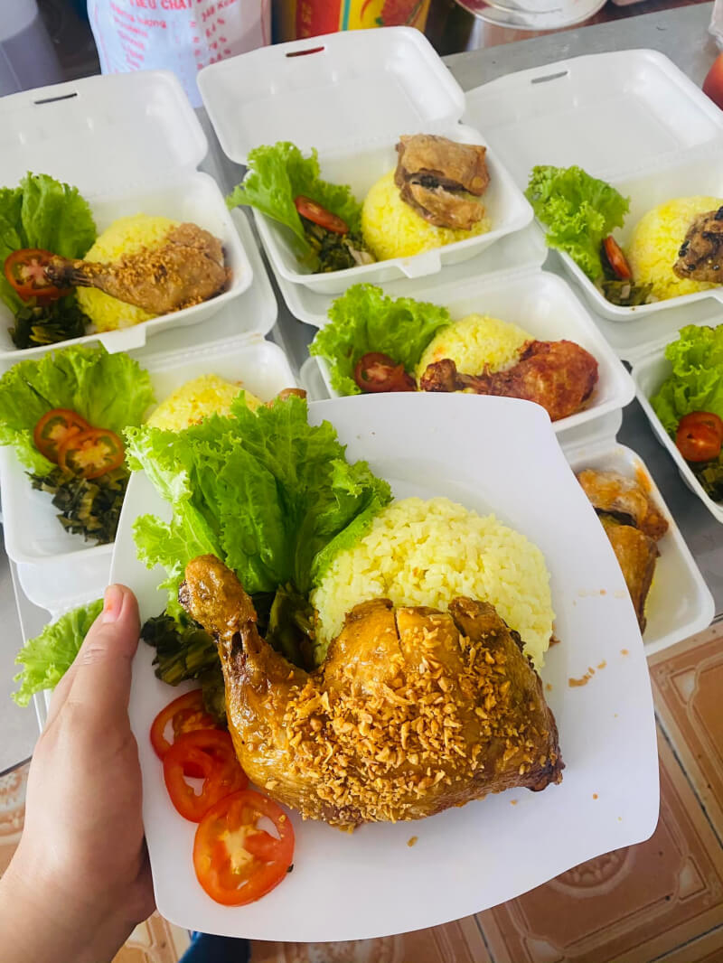 Chicken Rice with Fat Sticky Rice 5 flavors - Top 8 best rice restaurants in Ben Tre Province